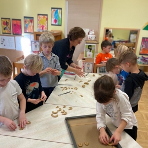 DIŠI PO PIŠKOTIH DIŠI PO PIŠKOTIH