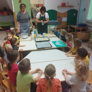 Tradicionalni slovenski zajtrk v sredinskih skupinah Tradicionalni slovenski zajtrk v sredinskih skupinah