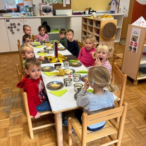 Tradicionalni slovenski zajtrk v sredinskih skupinah Tradicionalni slovenski zajtrk v sredinskih skupinah