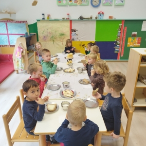 Tradicionalni slovenski zajtrk v sredinskih skupinah Tradicionalni slovenski zajtrk v sredinskih skupinah