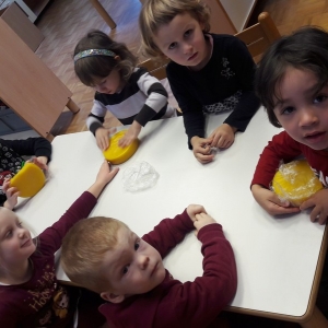 Tradicionalni slovenski zajtrk v rdeči igralnici Tradicionalni slovenski zajtrk v rdeči igralnici