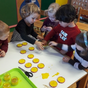 Tradicionalni slovenski zajtrk v rdeči igralnici Tradicionalni slovenski zajtrk v rdeči igralnici