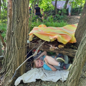 DOPOLDNE V GOZDU DOPOLDNE V GOZDU