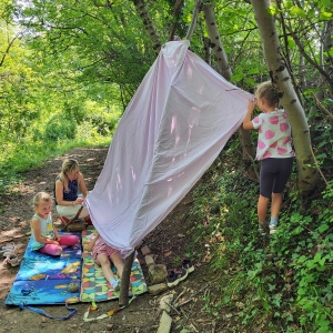 DOPOLDNE V GOZDU DOPOLDNE V GOZDU