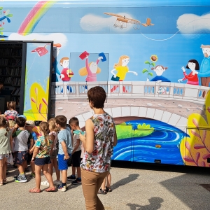 OBISK NOVEGA BIBLIOBUSA OBISK NOVEGA BIBLIOBUSA