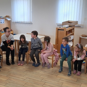 Pri zvezdicah izvajali naravoslovne poskuse Pri zvezdicah izvajali naravoslovne poskuse