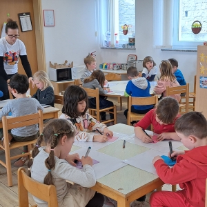 Pri zvezdicah izvajali naravoslovne poskuse Pri zvezdicah izvajali naravoslovne poskuse