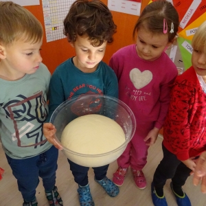 Tradicionalni slovenski zajtrk v sredinskih skupinah Tradicionalni slovenski zajtrk v sredinskih skupinah