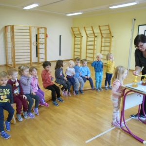 Tradicionalni slovenski zajtrk v rdeči igralnici Tradicionalni slovenski zajtrk v rdeči igralnici