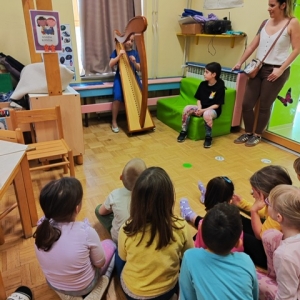 Obisk harfistke  Obisk harfistke