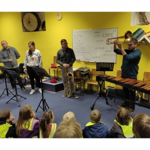 Obisk glasbenikov Pihalnega orkestra Osminka na Dobrovem Obisk glasbenikov Pihalnega orkestra Osminka na Dobrovem