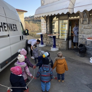 December v "beli skupini"