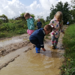 Po lužah čmok, čmok Po lužah čmok, čmok