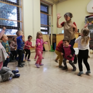 Biba poje, biba pleše, biba se igra