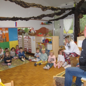 Slovenski tradicionalni zajtrk v rdeči igralnici Slovenski tradicionalni zajtrk v rdeči igralnici