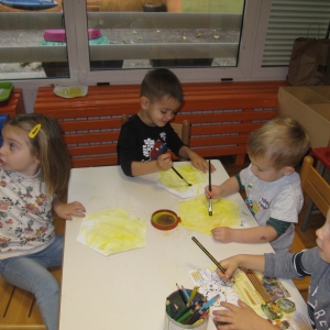 Slovenski tradicionalni zajtrk v rdeči igralnici Slovenski tradicionalni zajtrk v rdeči igralnici