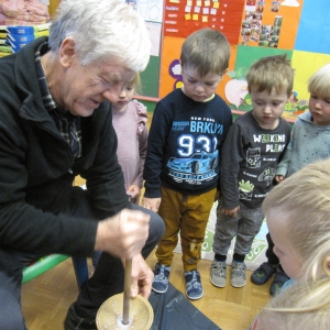 Slovenski tradicionalni zajtrk v rdeči igralnici Slovenski tradicionalni zajtrk v rdeči igralnici