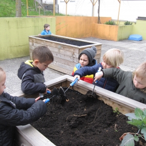 Zelenjavni vrt v rdeči igralnici Zelenjavni vrt v rdeči igralnici