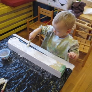 December v Beli skupini