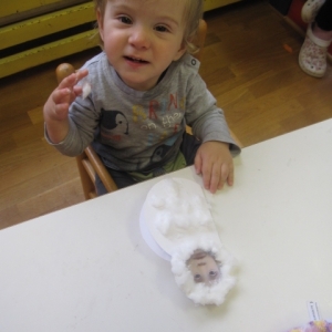 December v Beli skupini