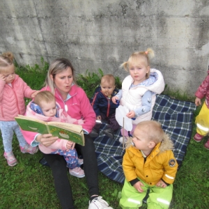 Piščanček Pik v beli igralnici Piščanček Pik v beli igralnici