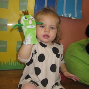 Piščanček Pik v beli igralnici Piščanček Pik v beli igralnici