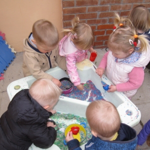 Velikonočno ustvarjanje v beli igralnici Velikonočno ustvarjanje v beli igralnici