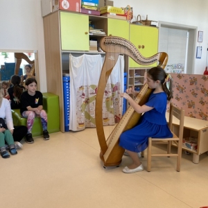 Obisk harfistke  Obisk harfistke