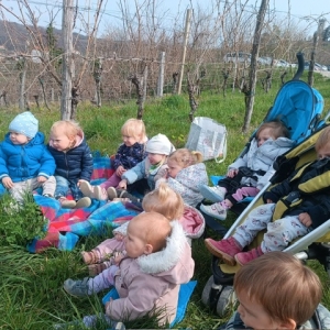 Pozdrav pomladi v jasličnih skupinah  Pozdrav pomladi v jasličnih skupinah