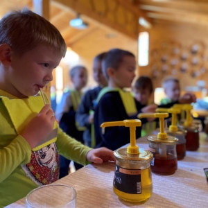 TRADICIONALNI SLOVENSKI ZAJTRK PRI ZAJČKIH TRADICIONALNI SLOVENSKI ZAJTRK PRI ZAJČKIH