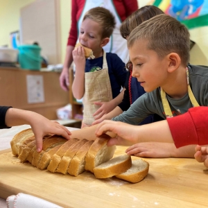 Kako zraste kruh – Tradicionalni slovenski zajtrk pri Volkih Kako zraste kruh – Tradicionalni slovenski zajtrk pri Volkih
