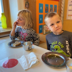 TRADICIONALNI SLOVENSKI ZAJTRK PRI ZAJČKIH TRADICIONALNI SLOVENSKI ZAJTRK PRI ZAJČKIH