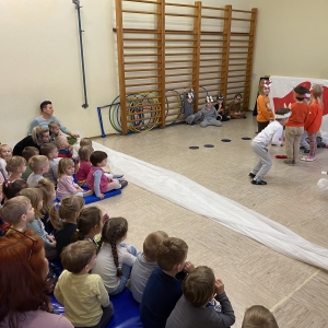 GLASBENO PLESNA DRAMATIZACIJA ROKAVIČKA