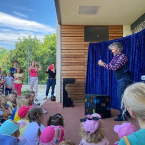 DOPOLDNE S ČARODEJEM DOPOLDNE S ČARODEJEM