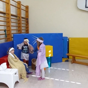 Pravljica Babica Zima pri Mavricah Pravljica Babica Zima pri Mavricah