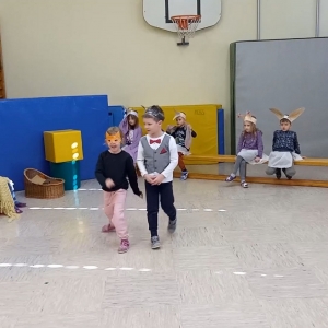 Pravljica Babica Zima pri Mavricah Pravljica Babica Zima pri Mavricah