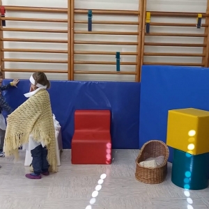 Pravljica Babica Zima pri Mavricah Pravljica Babica Zima pri Mavricah