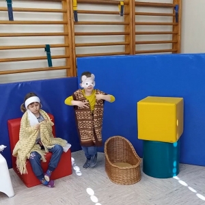 Pravljica Babica Zima pri Mavricah Pravljica Babica Zima pri Mavricah