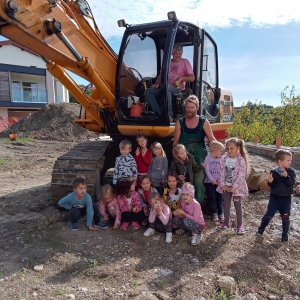 Sledimo gradnji igrišča