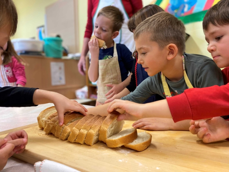 Kako zraste kruh – Tradicionalni slovenski zajtrk pri Volkih
