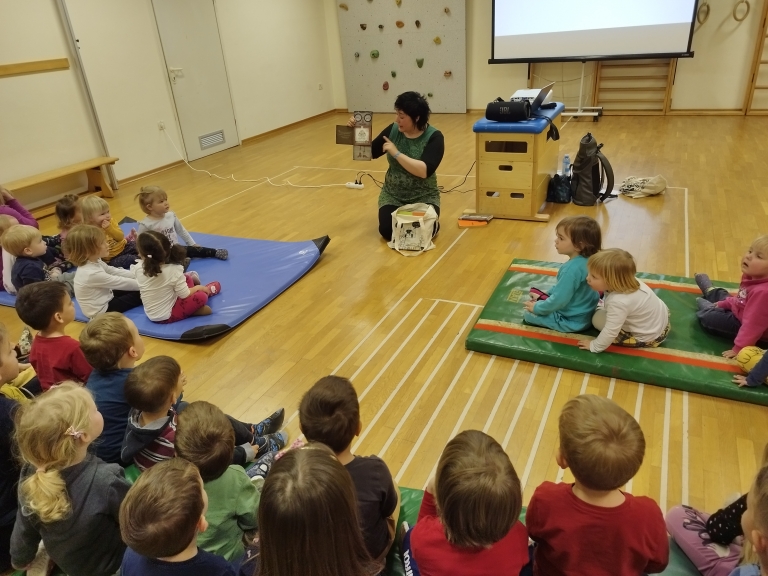 Obisk knjižničarke Polone