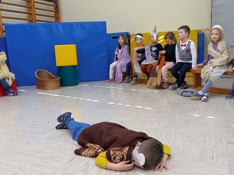 Pravljica Babica Zima pri Mavricah