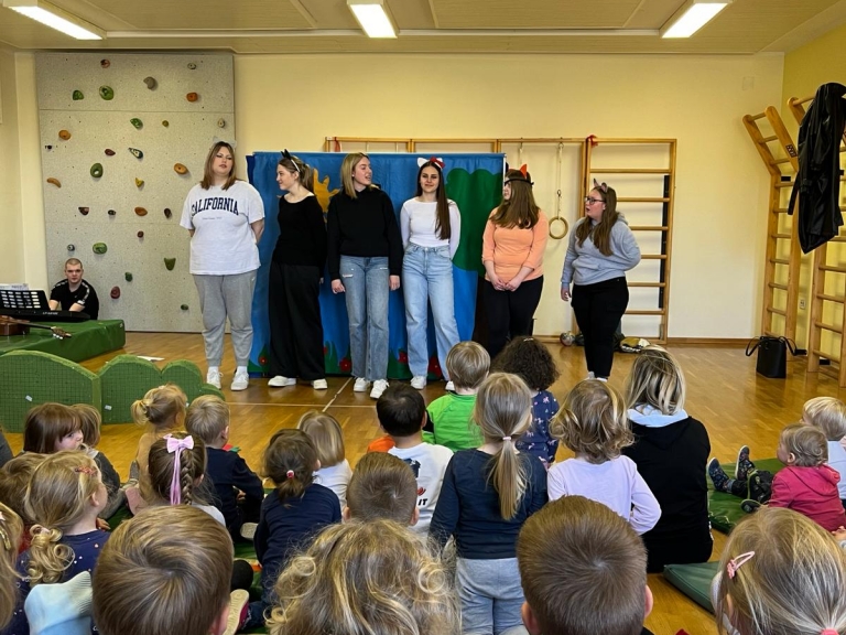 Predstava "Drugačnost je lepa"