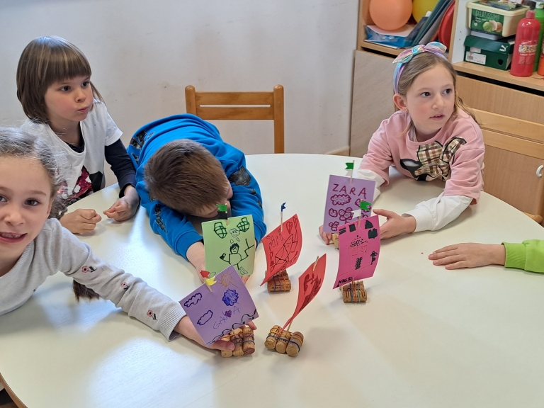 Pri zvezdicah izvajali naravoslovne poskuse