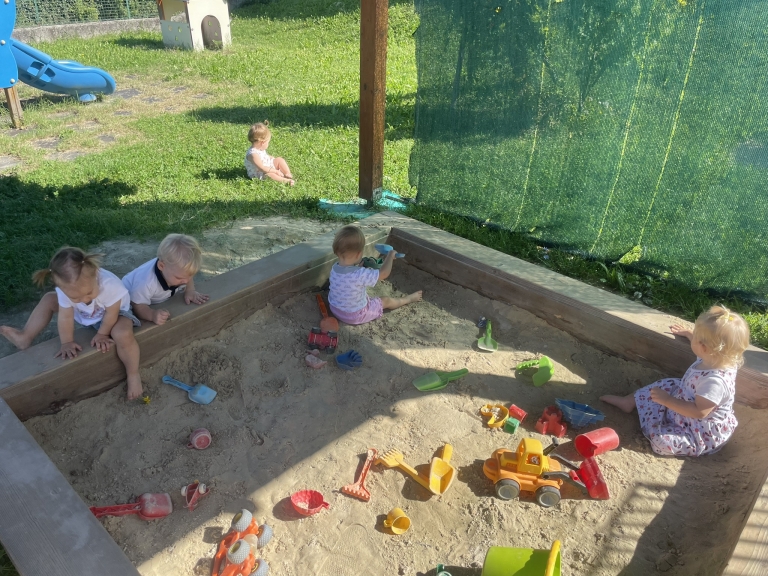 September v Roza igralnici