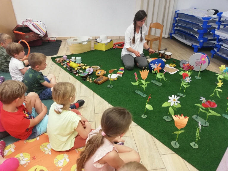 Žužnjava druščina na obisku